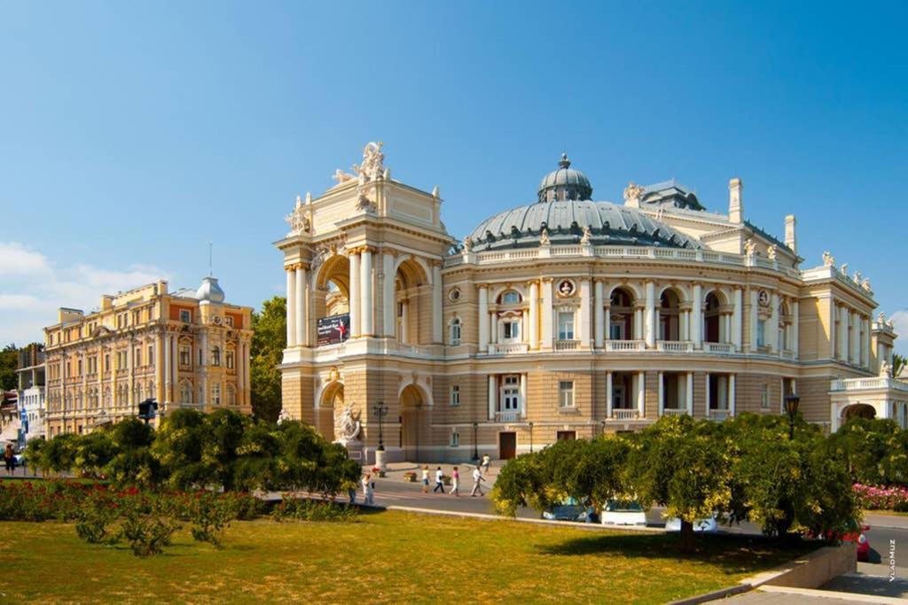 Три Квартала От Оперного-Тихий Лофт-Новый Апарт Odessa Exterior foto